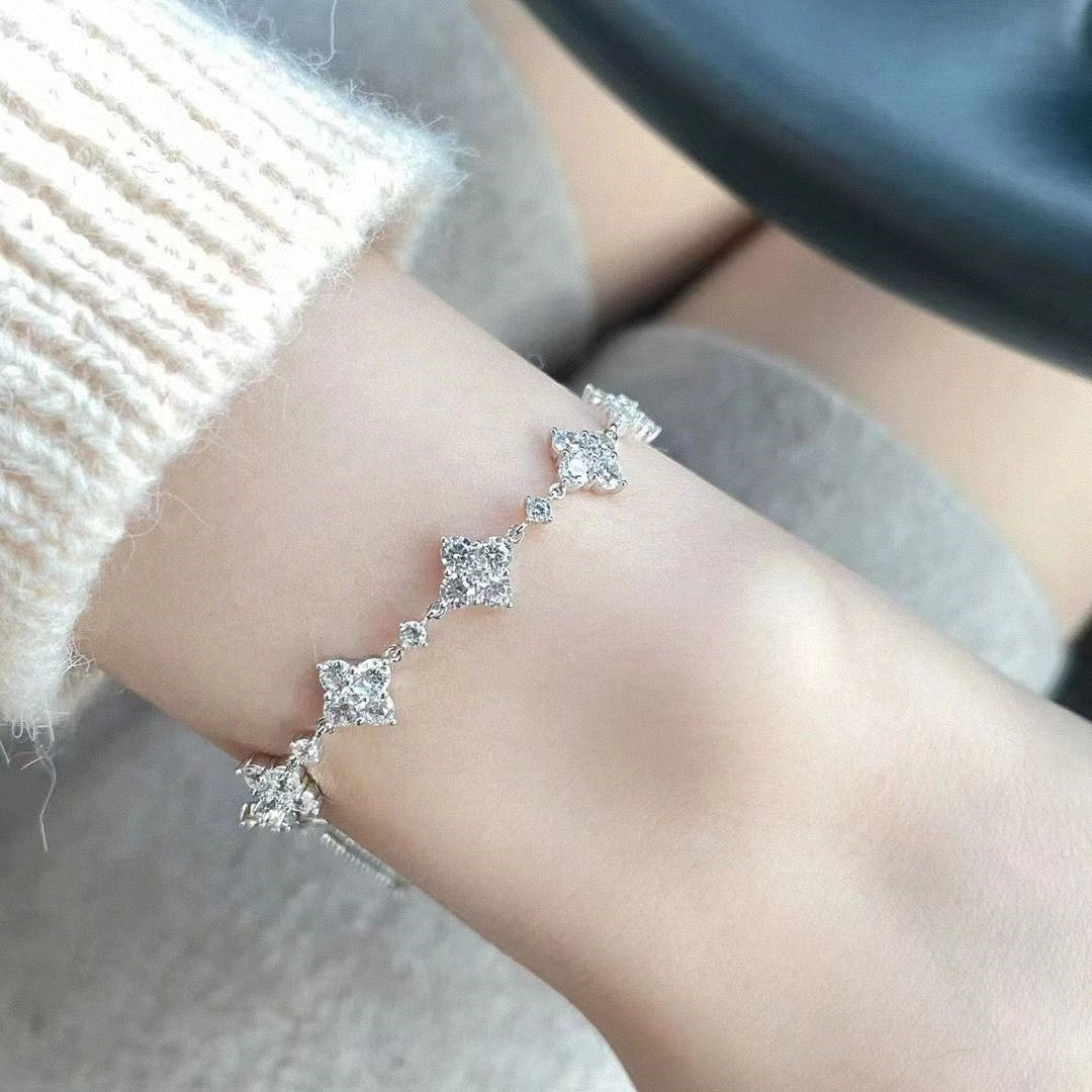 Lucky Clover Bracelet – White Gold Plated, Adjustable Heart Charm