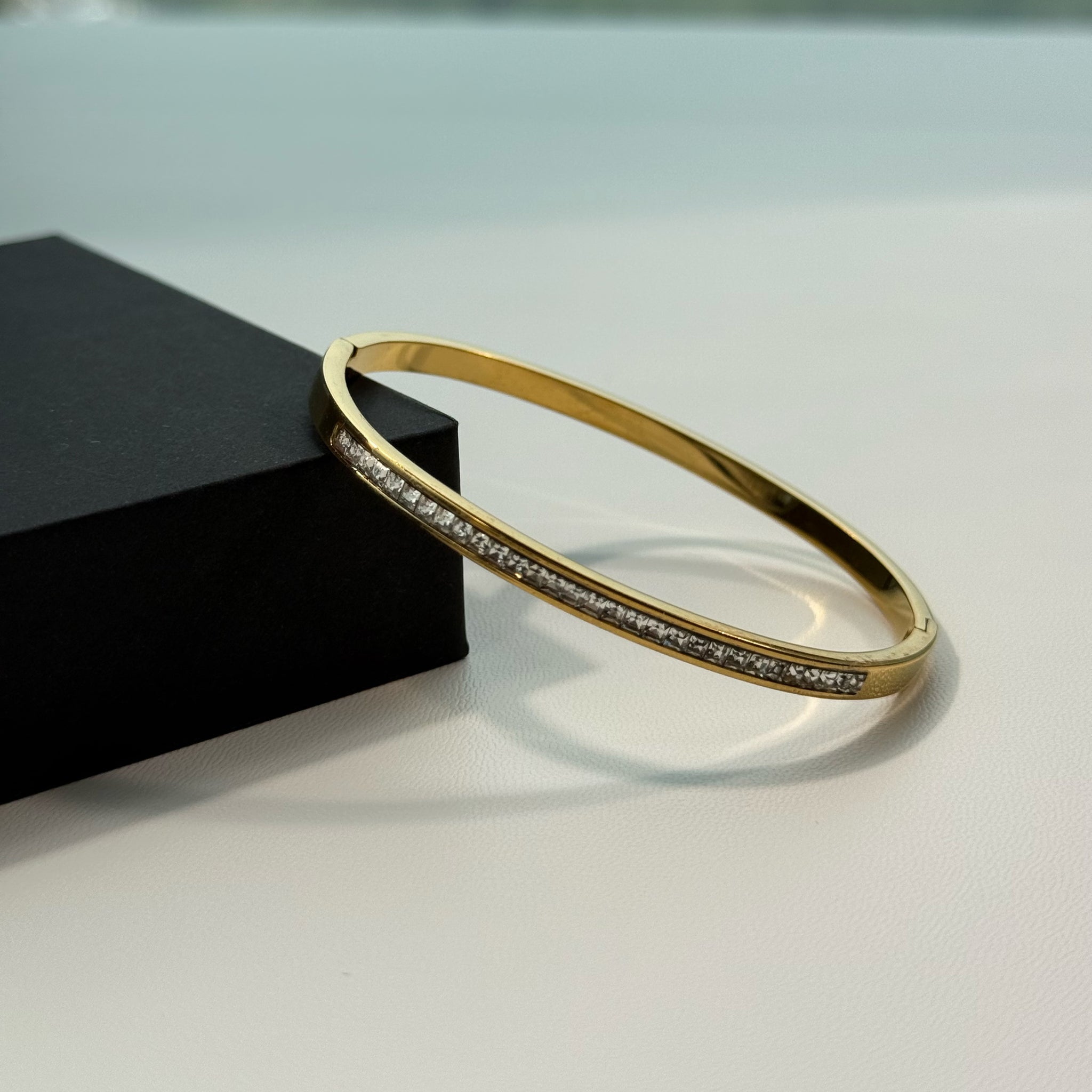 Single Row Crystal Bangle – Gold