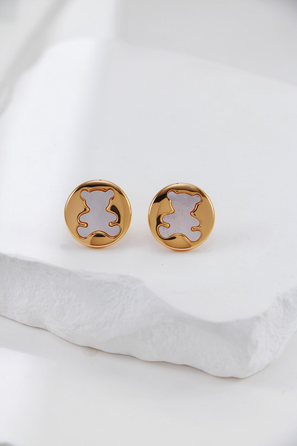 【Premium Quality】S925 Silver Vintage Gold-Plated White Shell Bear Stud Earrings
