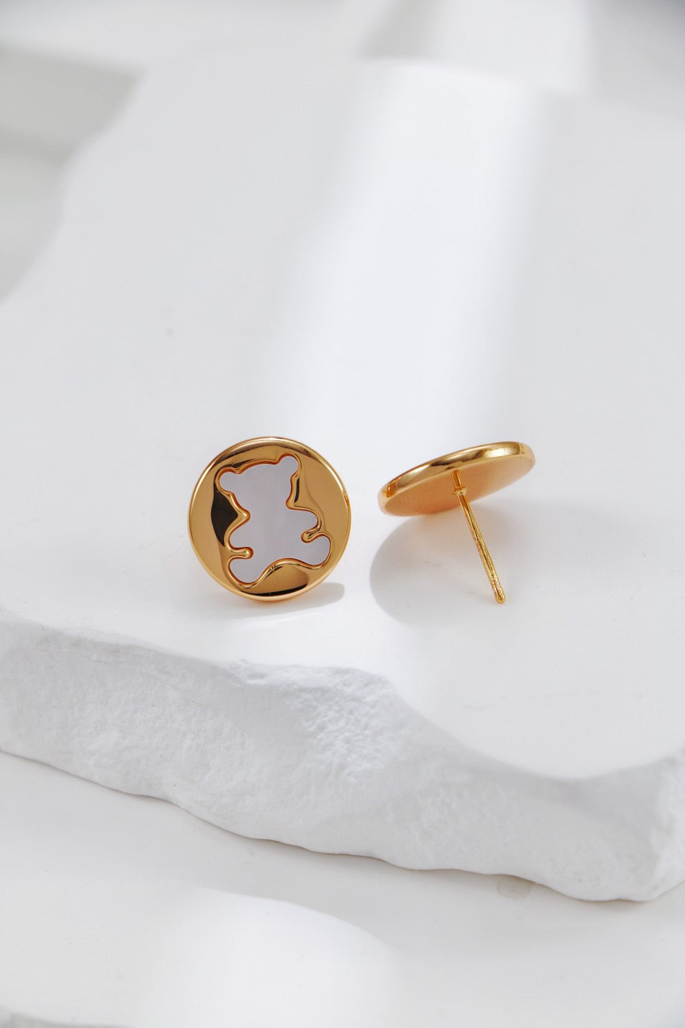 【Premium Quality】S925 Silver Vintage Gold-Plated White Shell Bear Stud Earrings