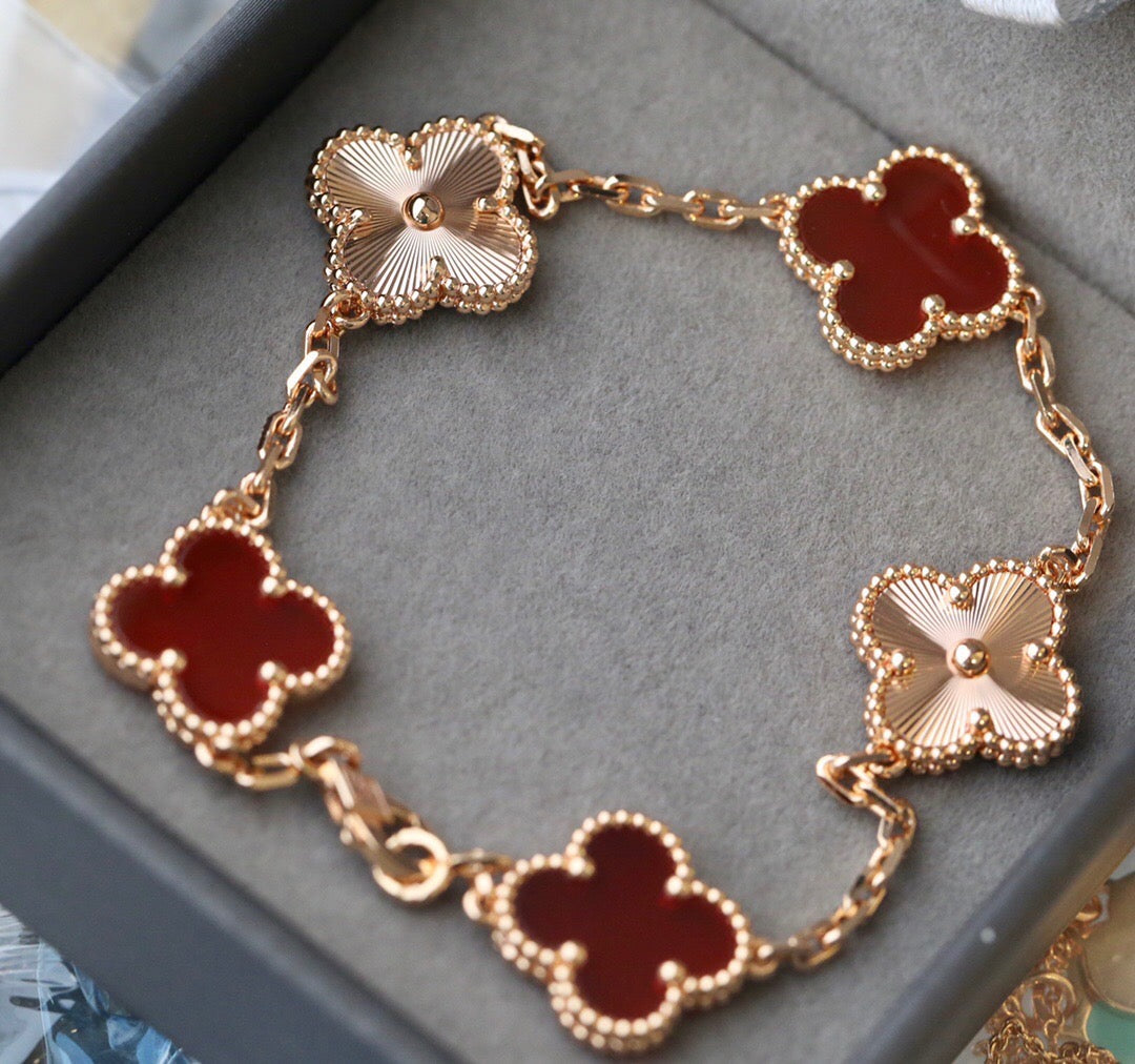 Vintage Alhambra Inspired 5-Motif Bracelet – Red Carnelian & Laser Gold Finish
