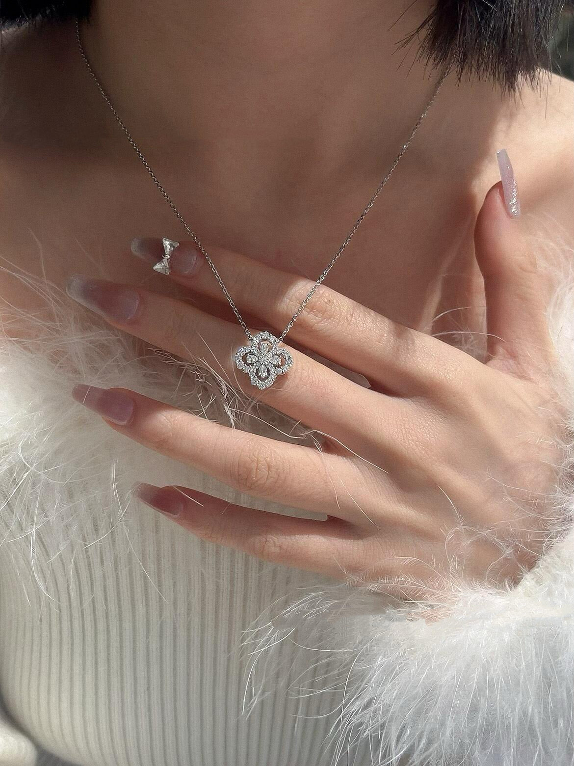 Loop Necklace – Timeless Circle Pendant