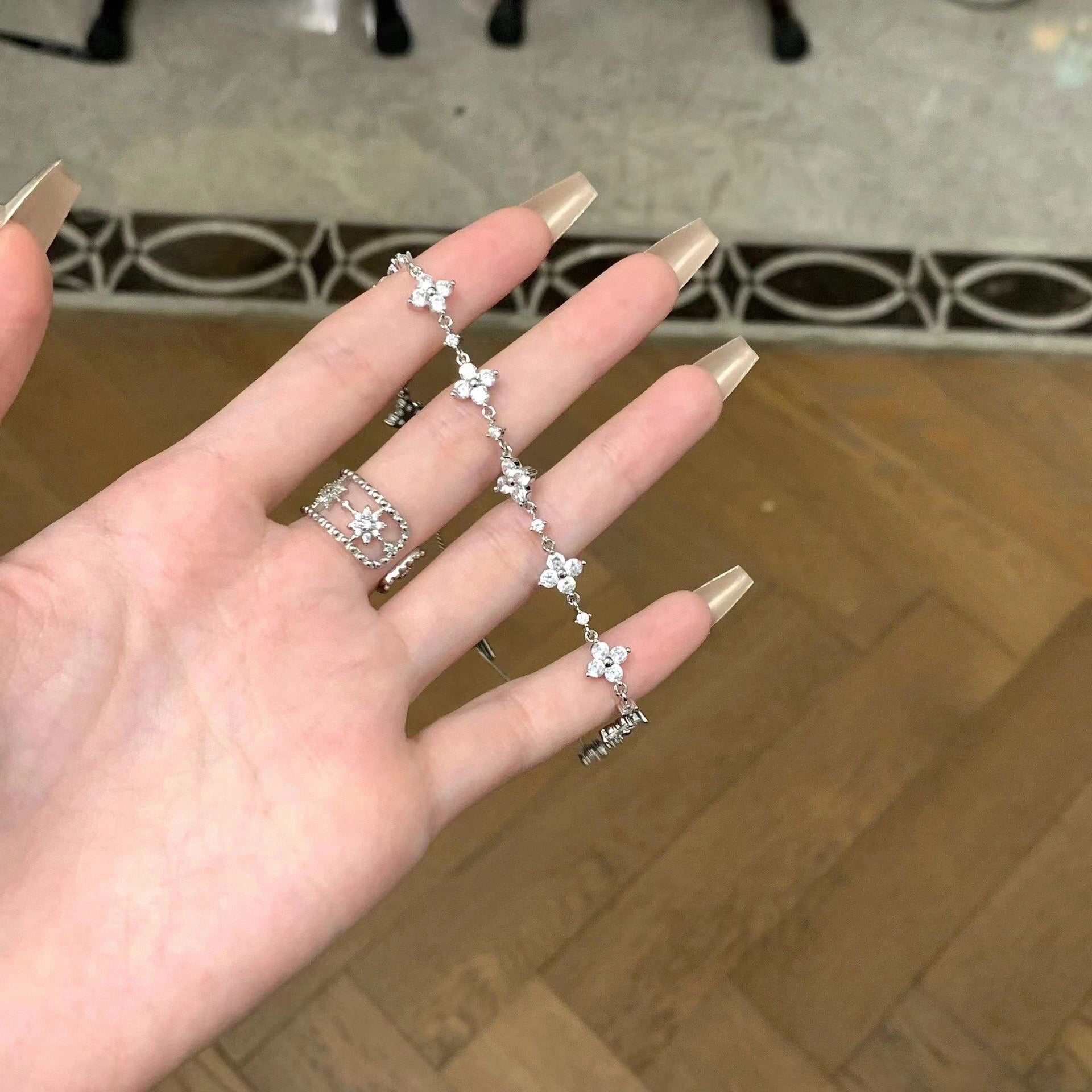 Lucky Clover Bracelet – White Gold Plated, Adjustable Heart Charm