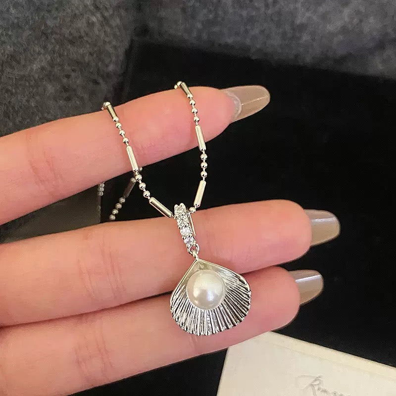 Shell Pearl Necklace