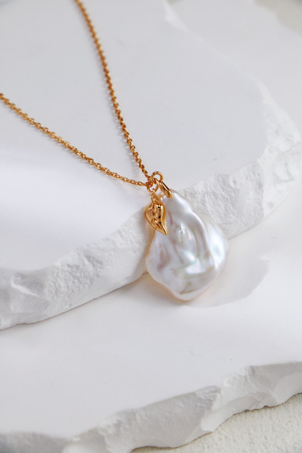 【Premium quality】925 Sterling Silver Petal-Shaped Pearl Necklace