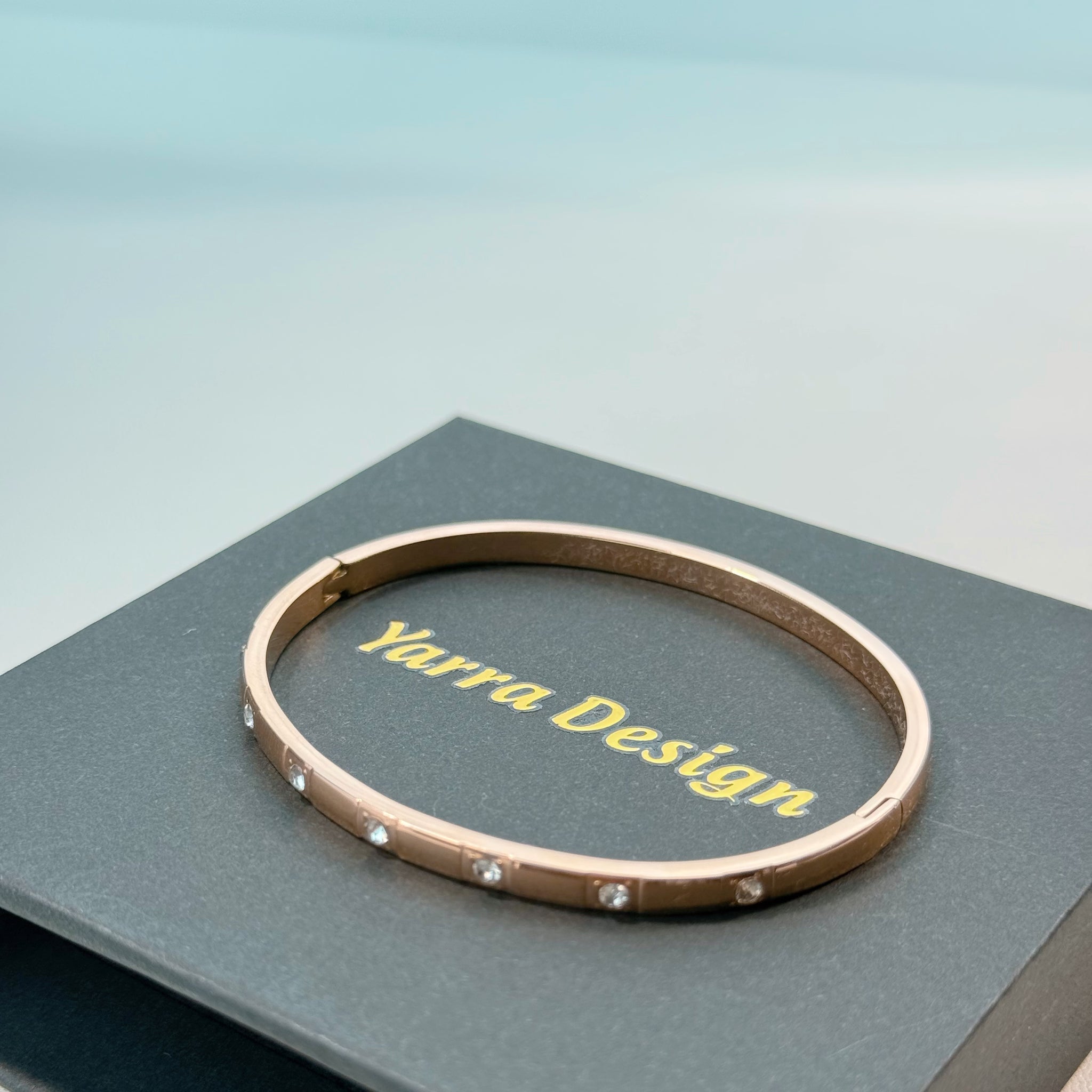 Elegant Bangle with Sparkle Accents – Rose Gold